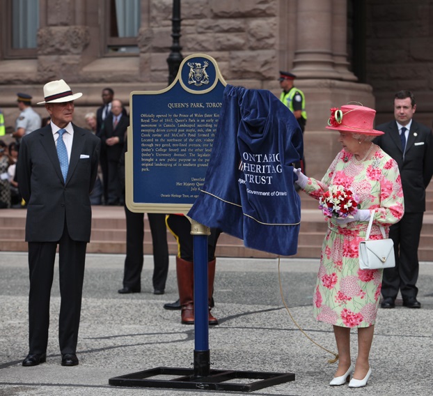 2010: Queen's Park Plaque Unveiling | Legislative Assembly of Ontario